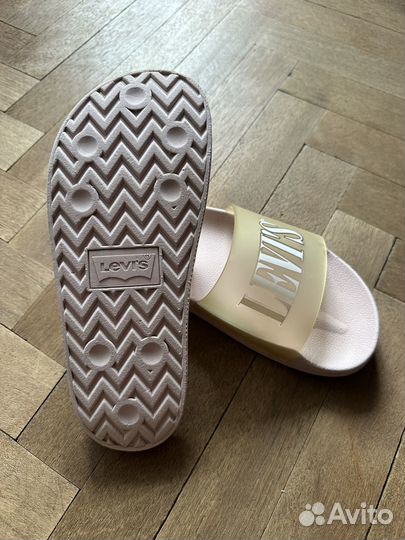 Шлёпанцы levis женские 39