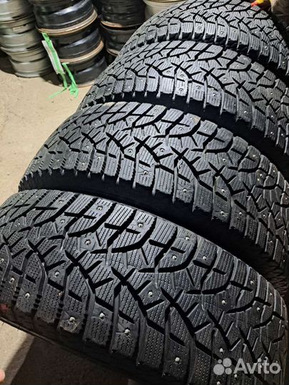 Bridgestone Blizzak Spike-02 SUV 225/65 R17 106T