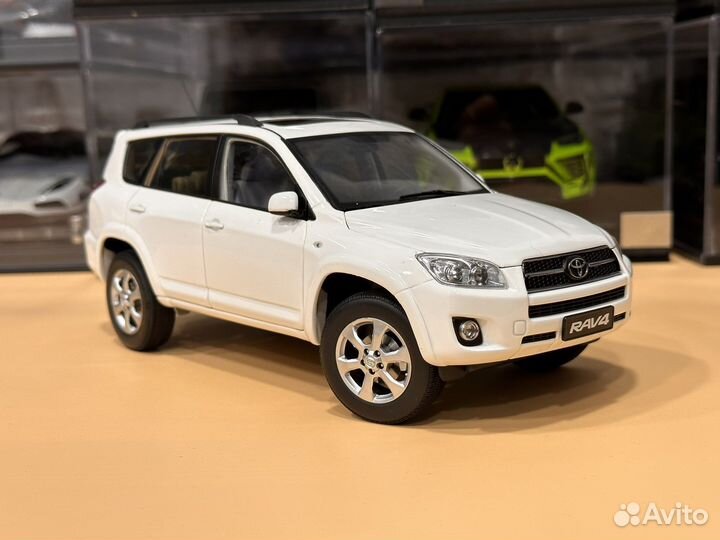 Paudi Models Toyota Rav4 2009 (2220W) 1:18