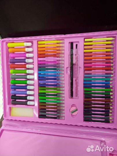 Художественный набор из 208 предметов