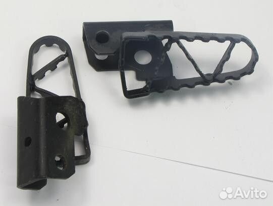 Подножка водителя левая Fighter125 в сборе (палец