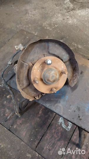 Задния правая ступица Ниссан примера П10 95г