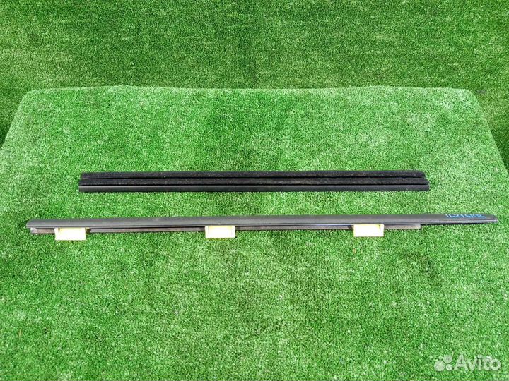 Молдинг стекла двери (комплект) задний правый