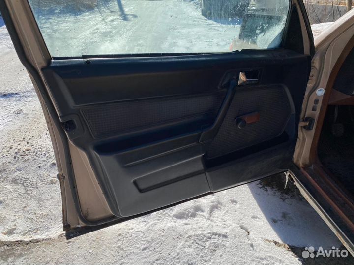 Дверные обшивки Mercedes W201