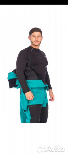 Горнолыжный комбинезон