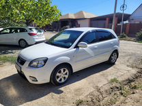 Kia Rio 1.4 AT, 2011, 180 500 км, с пробегом, цена 890 000 руб.