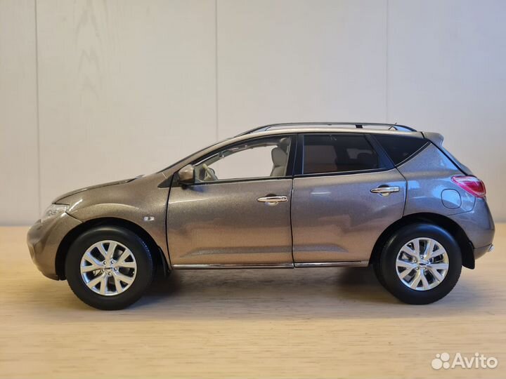 Модель Nissan Murano 1/18 Paudi