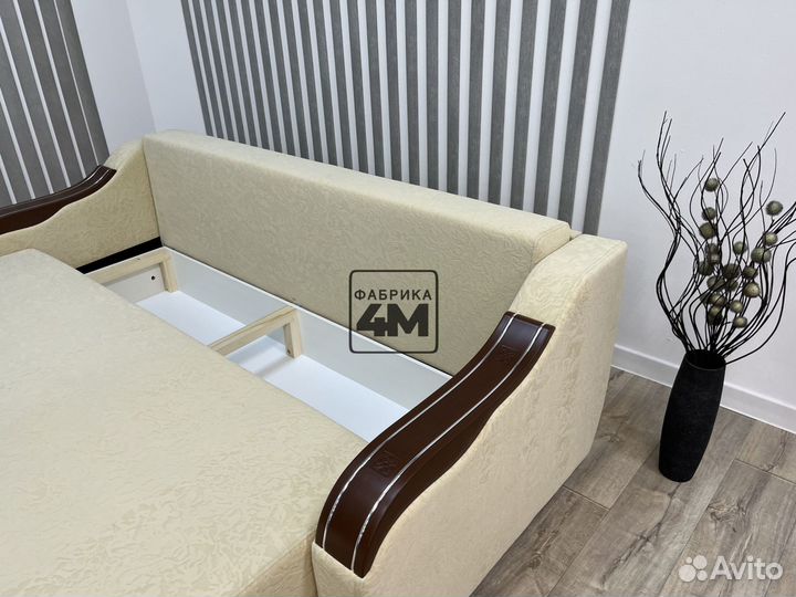 Прямой диван с декоративными подлокотниками