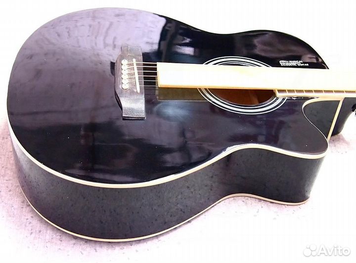 Акустическая гитара