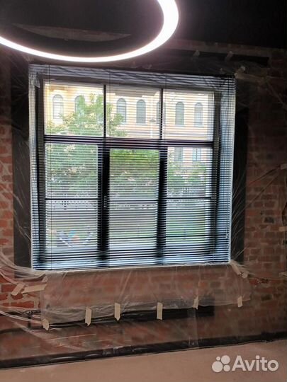 Горизонтальные алюминиевые жалюзи