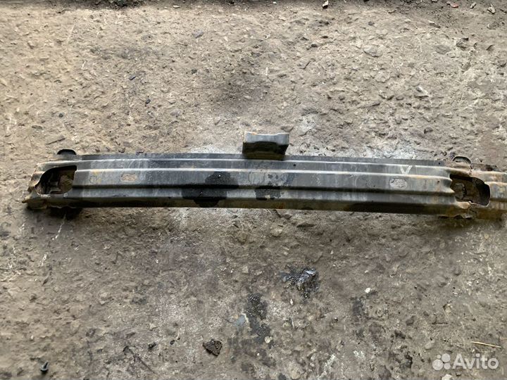 Усилитель переднего бампера Киа Рио 2 Kia Rio