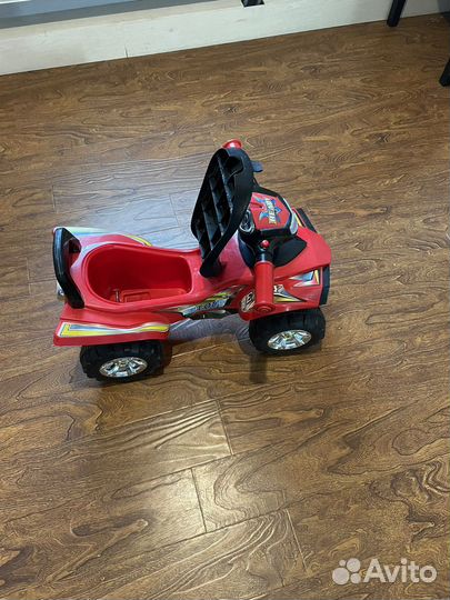 Машина-каталка Квадроцикл
