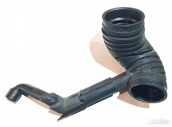 W202 Mercedes C Патрубок воздушный A6110940409