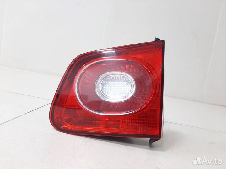 Фонарь задний внутренний правый Volkswagen Tiguan