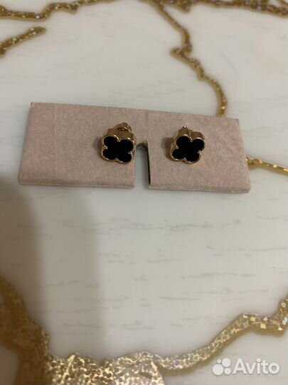 Золотые серьги пусеты с черным ониксом
