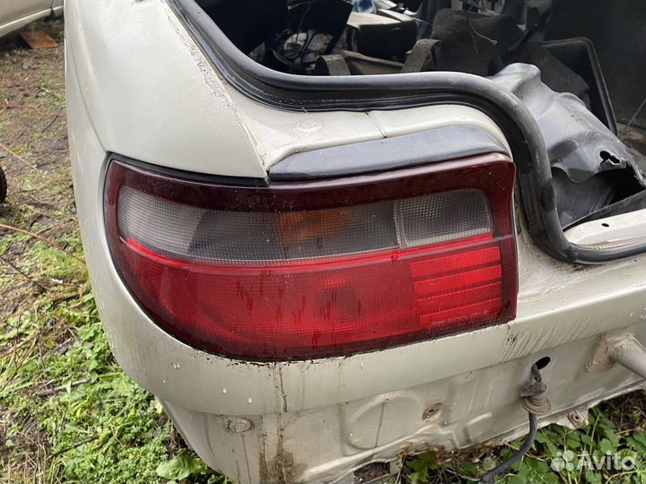 Задний левый фонарь Toyota carina 190