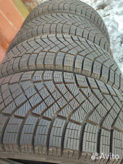 Pirelli Ice Zero FR 235/55 R19 105H