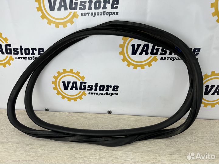 Уплотнитель двери левый передний Audi A6 С6