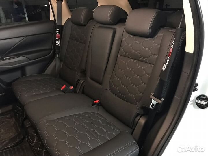 Чехлы на Mitsubishi Outlander 3