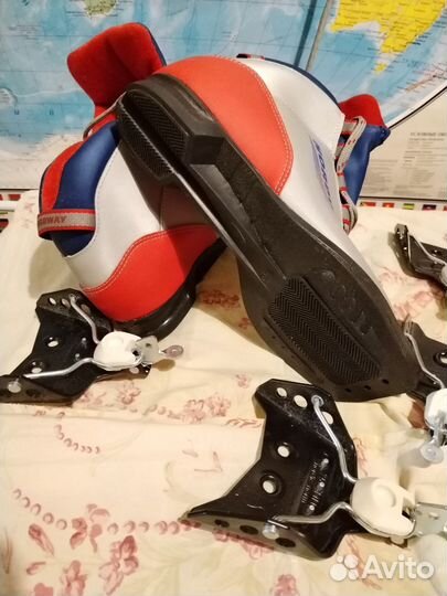 Лыжные ботинки