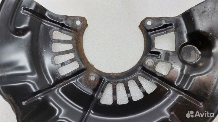 Пыльник тормозного диска передний левый Toyota