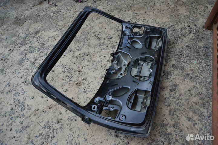 Крышка багажника Volkswagen Touareg 1