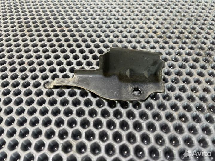 Крепление бампера прав. зад. Toyota Land Cruiser P