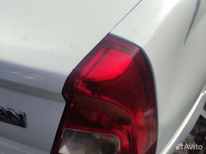 Фонарь задний правый Renault Logan
