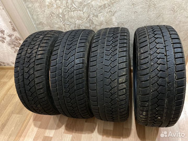 Комплект зимней резины 205/45/R17
