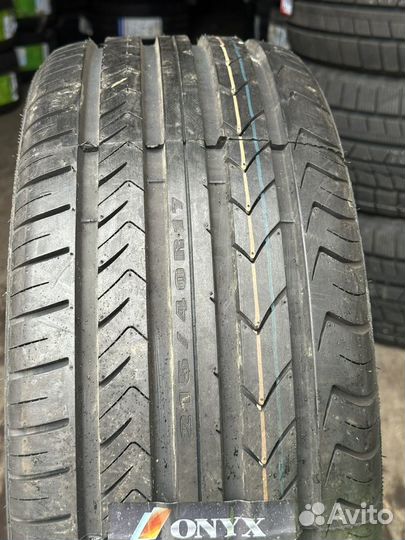 ONYX NY-901 215/40 R17 87W