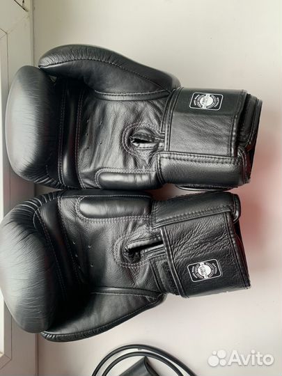 Боксерские перчатки 16 oz twins