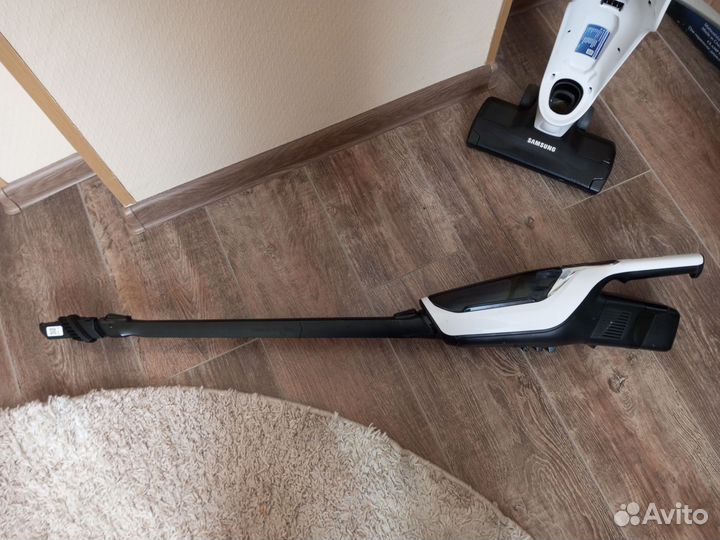 Вертикальный беспроводной пылесос Samsung VS6000