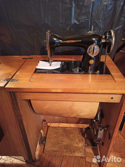 Швейная машина Подольск ножная