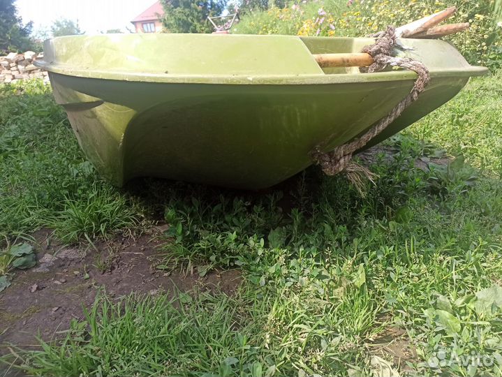 Лодка пластиковая