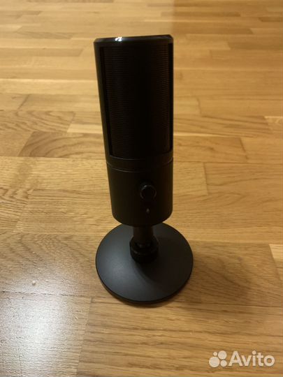 Микрофон Razer Seiren X
