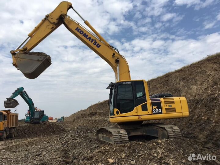 Гусеничный экскаватор Komatsu PC220-8, 2022