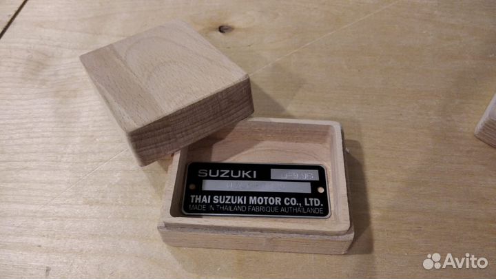 Изготовление шильдиков с бесплатной доставкой