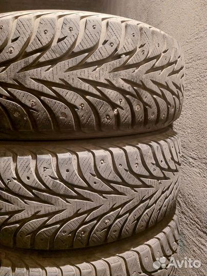 Yokohama IceGuard Stud IG65 215/60 R16 99H