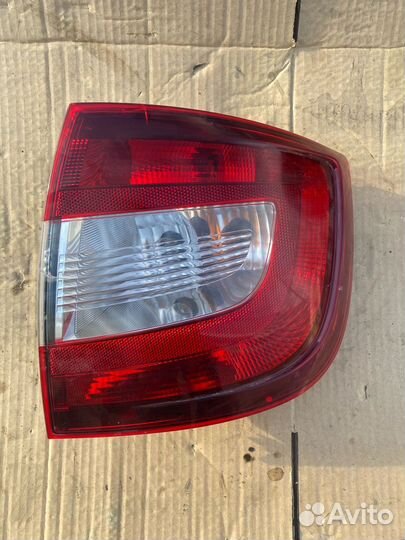 Фонарь задний правый Skoda Rapid 1