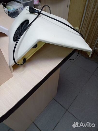 Вытяжка для маникюра, подставка для рук, лампа уф