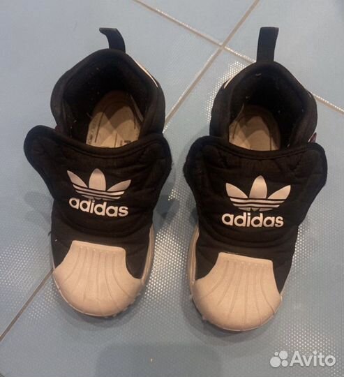 Продам кроссовки adidas