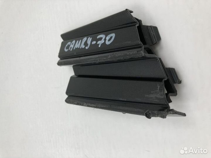 Заглушка буксировочного крюка Toyota Camry V70