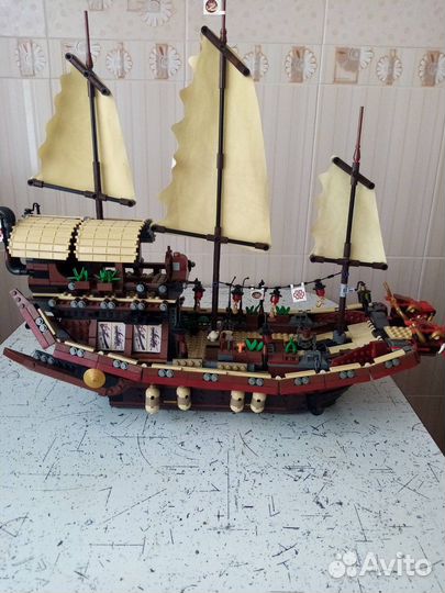 Конструктор корабль.The lego ninjago movie 70618