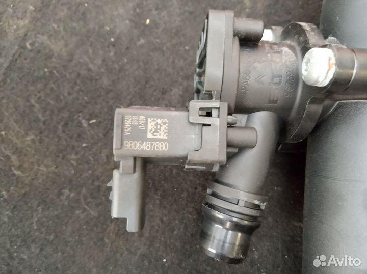 Патрубок турбины в сборе с клапаном Пежо-Ситроен