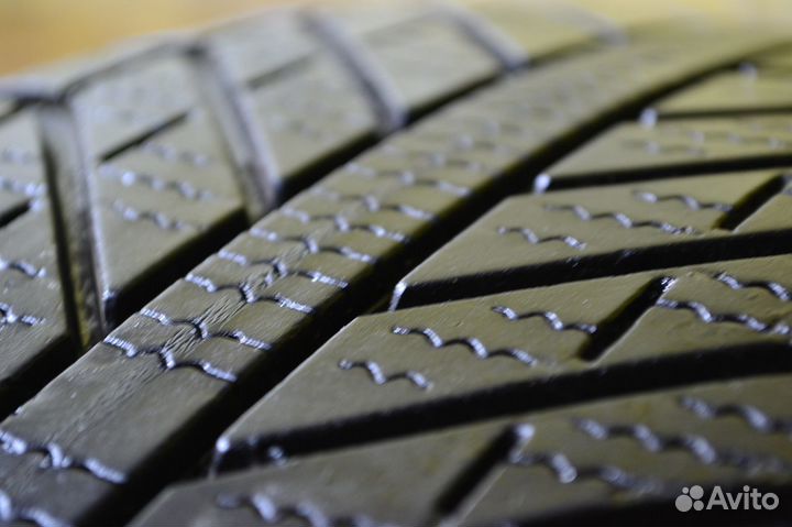 Goodyear Vector 4Seasons SUV 235/55 R17