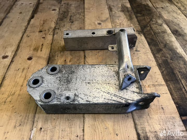 Кронштейн усилителя бампера правый BMW F07 F10 F11