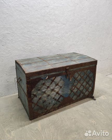 Сундук деревянный старинный