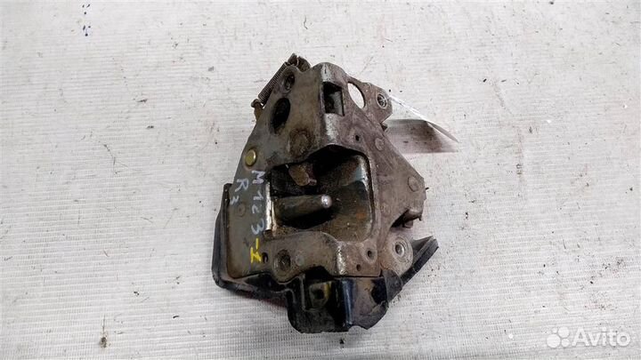 Замок двери задней правой mersedesbenz W123 76-85г