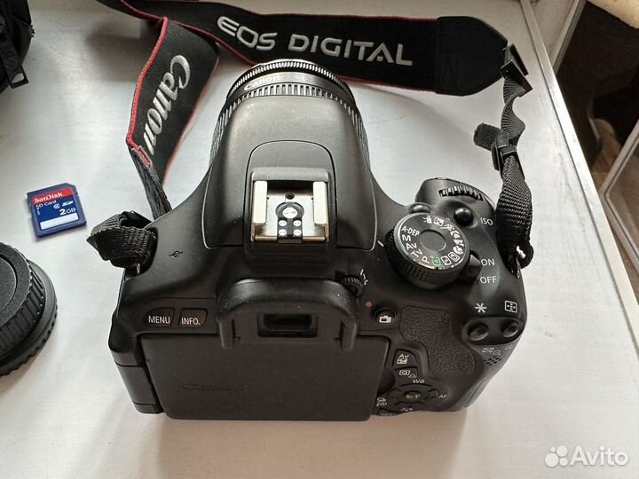 Зеркальный фотоаппарат Canon EOS 600D