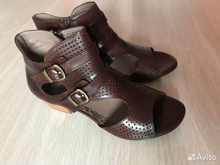 Новые итальянские кожаные туфли Carnaby